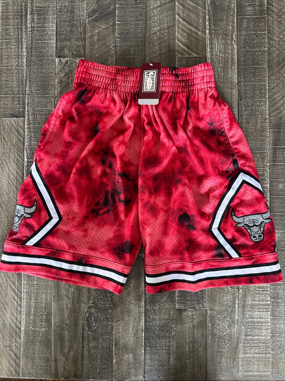 Mitchell & Ness Red Chicago Bulls Basketball Shorts reflective collection